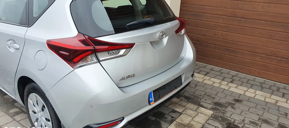 Toyota Auris cena 20500 przebieg: 100351, rok produkcji 2017 z Pasym małe 79